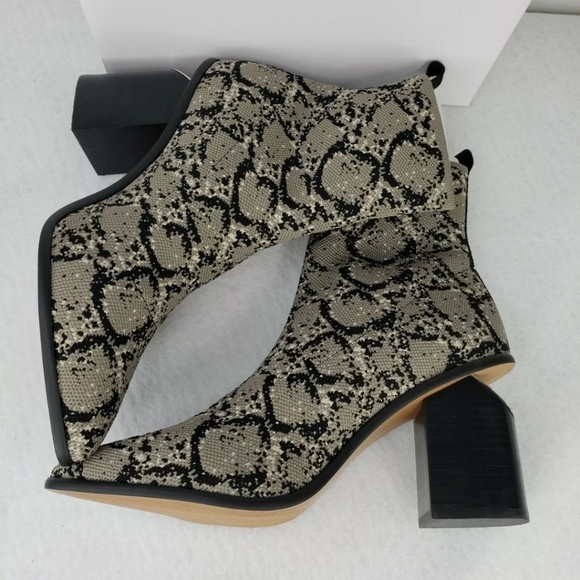 Steven N.Y. Nikia Multi Color Snake Print Fabric Notched Out Heel Boot Sz 8. - Picture 5 of 9